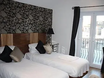 קארדיף Number One Hundred Bed And Breakfast לינה וארוחת בוקר